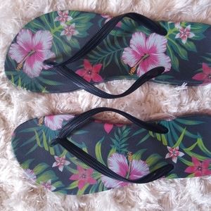 Ladies floral flip flops